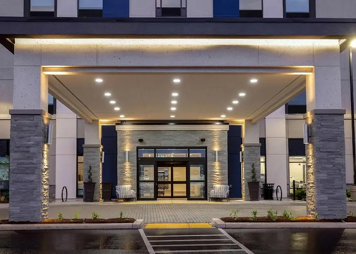 Pet Friendly hotel: Hampton Inn & Suites Burlington, Ontario, Canada
