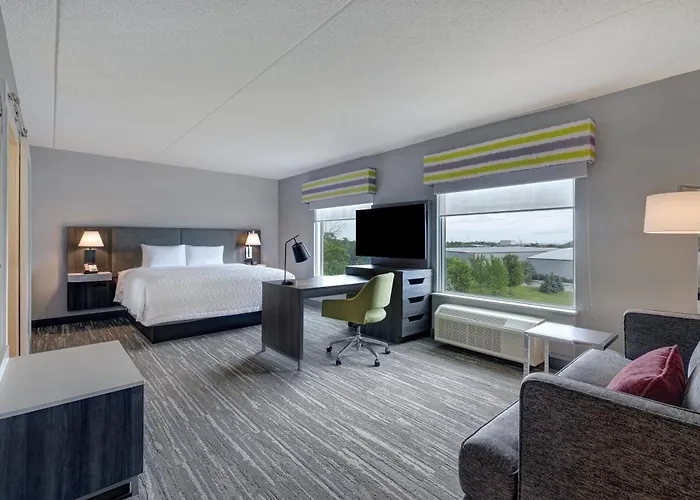 Pet Friendly hotel: Hampton Inn & Suites Burlington, Ontario, Canada